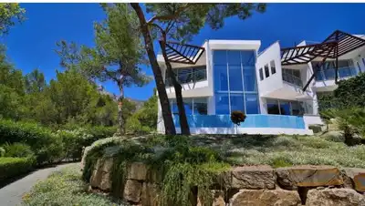 Vista exterior de Casa adosada de lloguer en Marbella amb Aire condicionat, Jardí privat i Piscina
