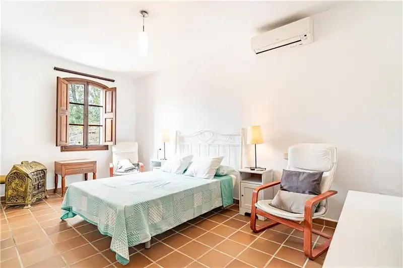 Schlafzimmer von Country house zum Verkauf in Calvià mit Heizung, Privatgarten und Terrasse