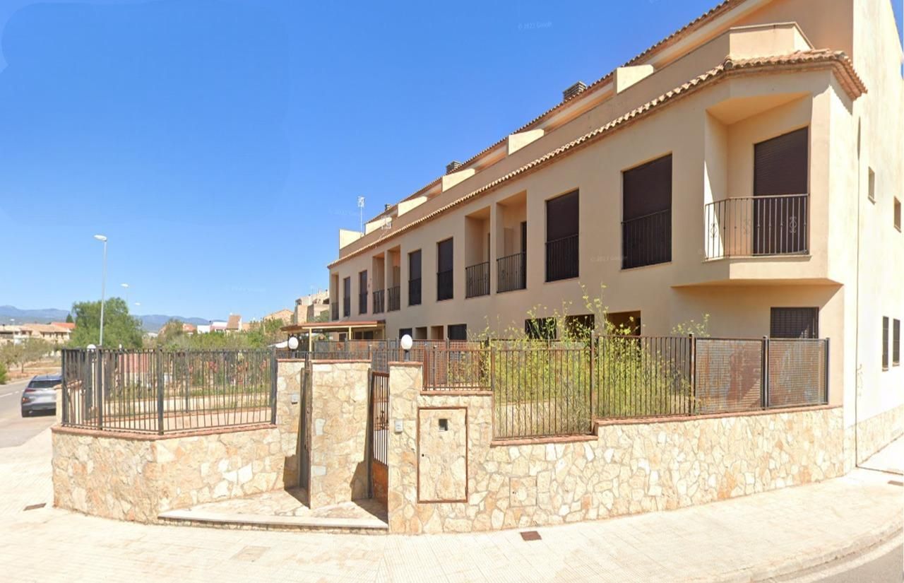 Vista exterior de Casa adosada en venda en Vall d'Alba amb Calefacció, Jardí privat i Terrassa