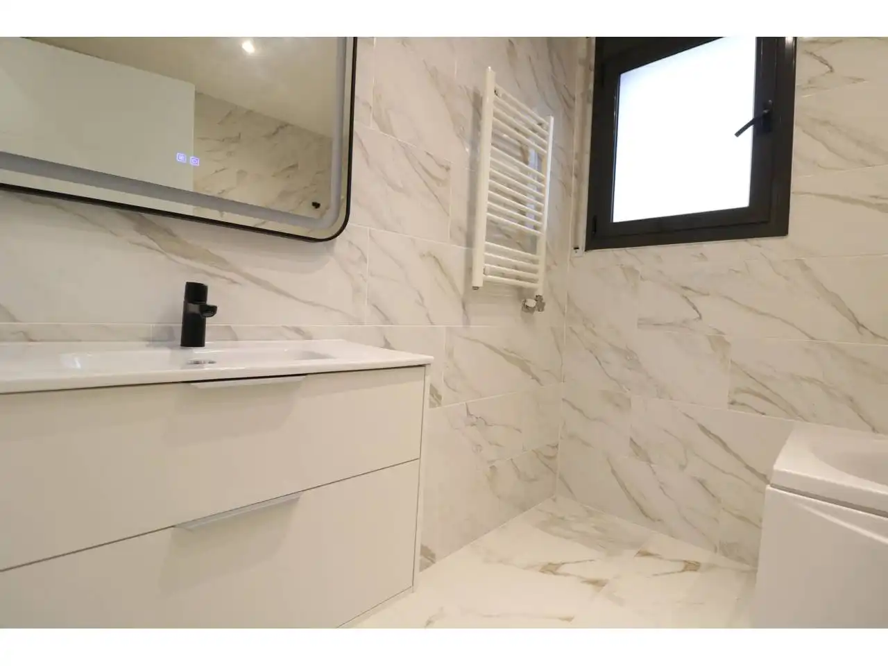 Bathroom of Houses for sale in Sant Cugat del Vallès  with Private garden, Terrace and Swimming Pool