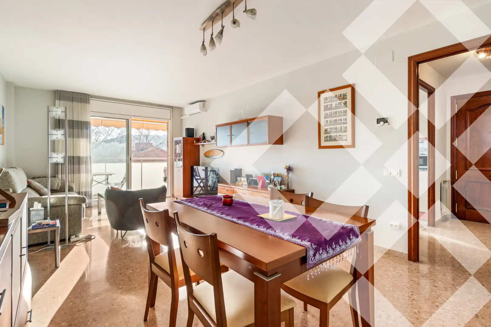 Comedor de Piso en venta en Cerdanyola del Vallès con Aire acondicionado, Calefacción y Amueblado