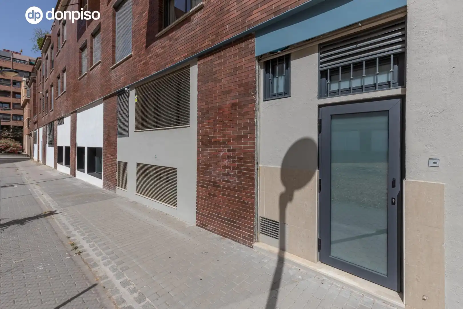 Vista exterior de Dúplex en venda en Granada amb Aire condicionat, Calefacció i Traster