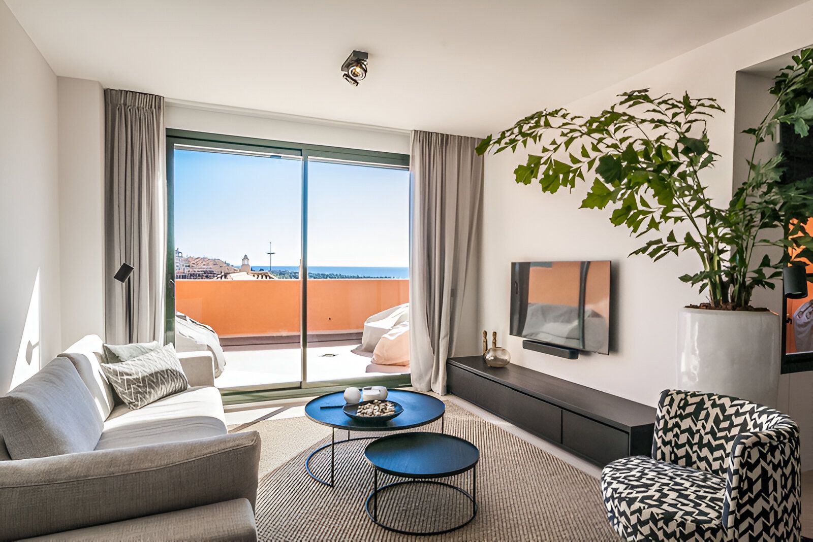 Living room of Attic for sale in Marbella  with Air Conditioner, Terrace and Swimming Pool