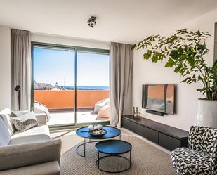 Sala d'estar de Àtic en venda en Marbella amb Aire condicionat, Terrassa i Piscina