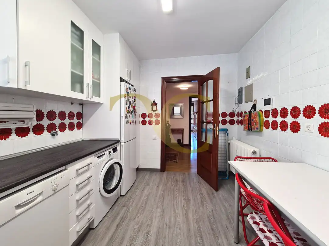 Kitchen of Flat for sale in Oviedo   with Heating
