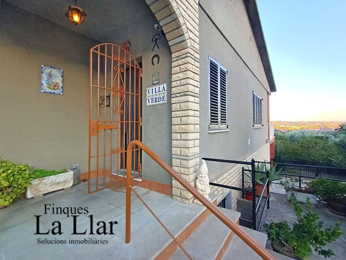 Vista exterior de Casa o xalet en venda en Esparreguera amb Calefacció, Jardí privat i Traster