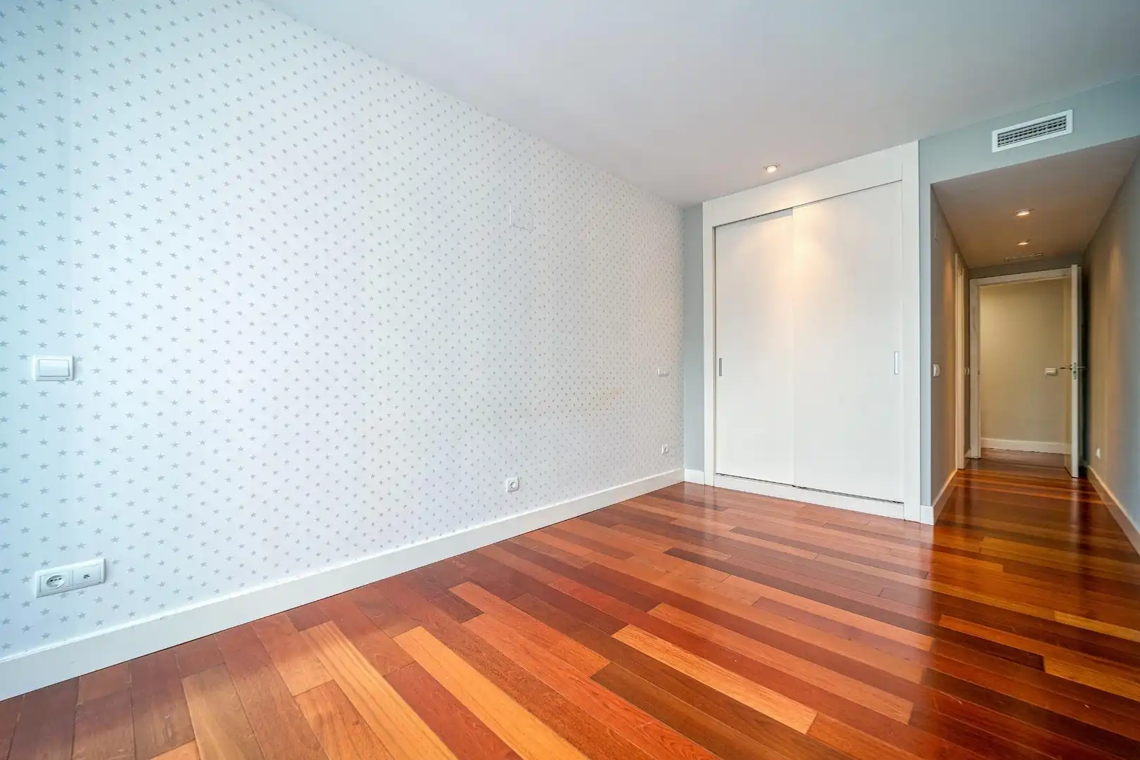 Habitación de Planta baja de alquiler en Majadahonda con Aire acondicionado, Calefacción y Jardín privado