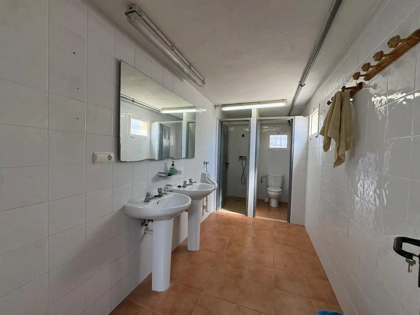 Badezimmer von Fabrikhallen zum Verkauf in Elche / Elx
