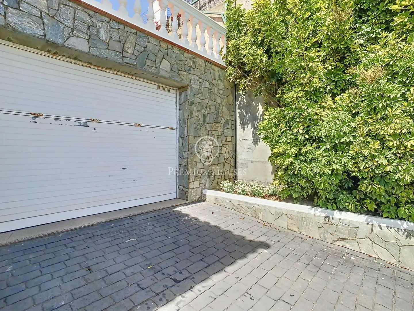 Vista exterior de Casa o chalet en venta en Badalona con Aire acondicionado, Calefacción y Jardín privado