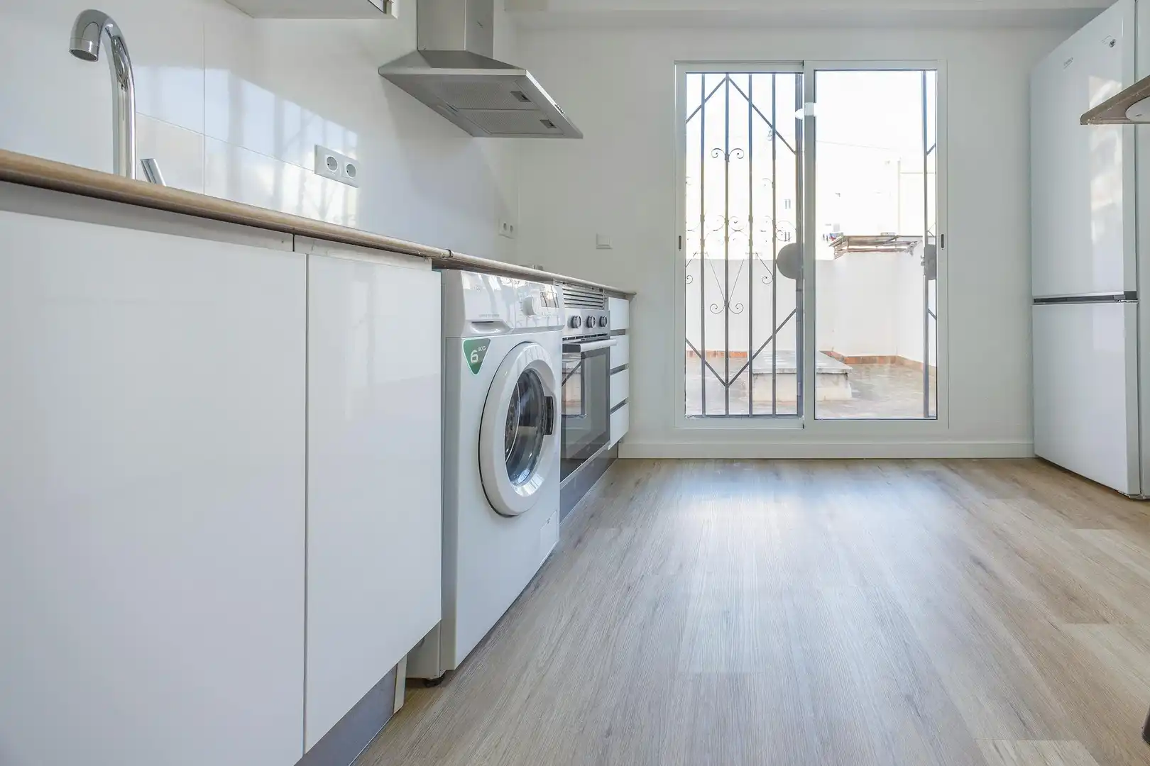 Kitchen of Flat for share in Valencia  with Washing machine