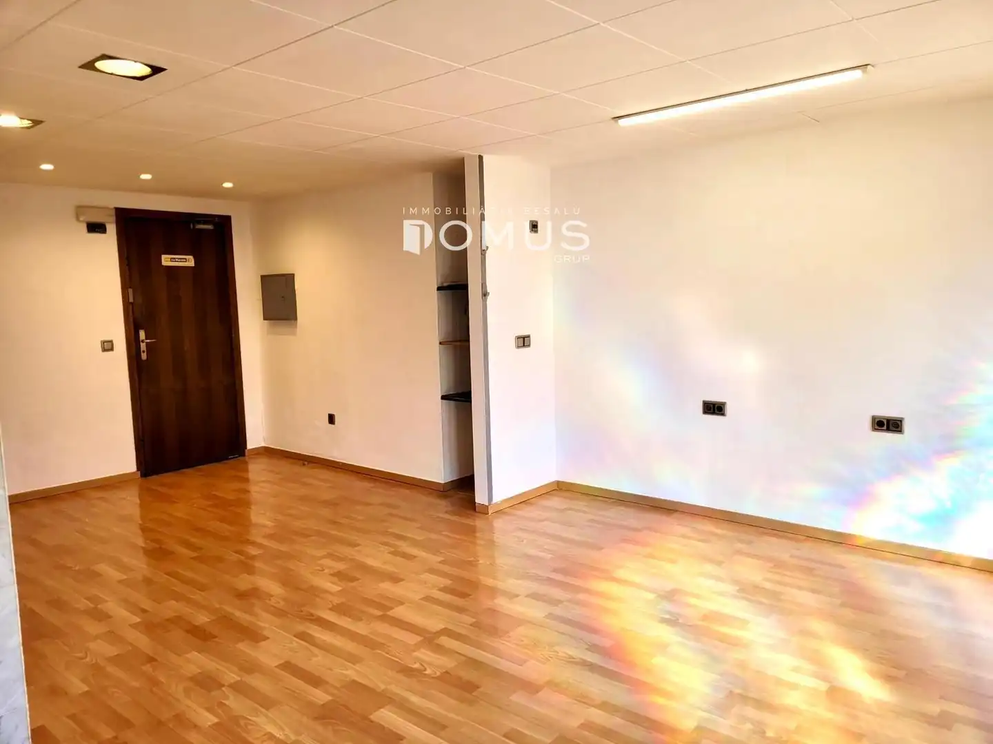 Business premises for sale in pou