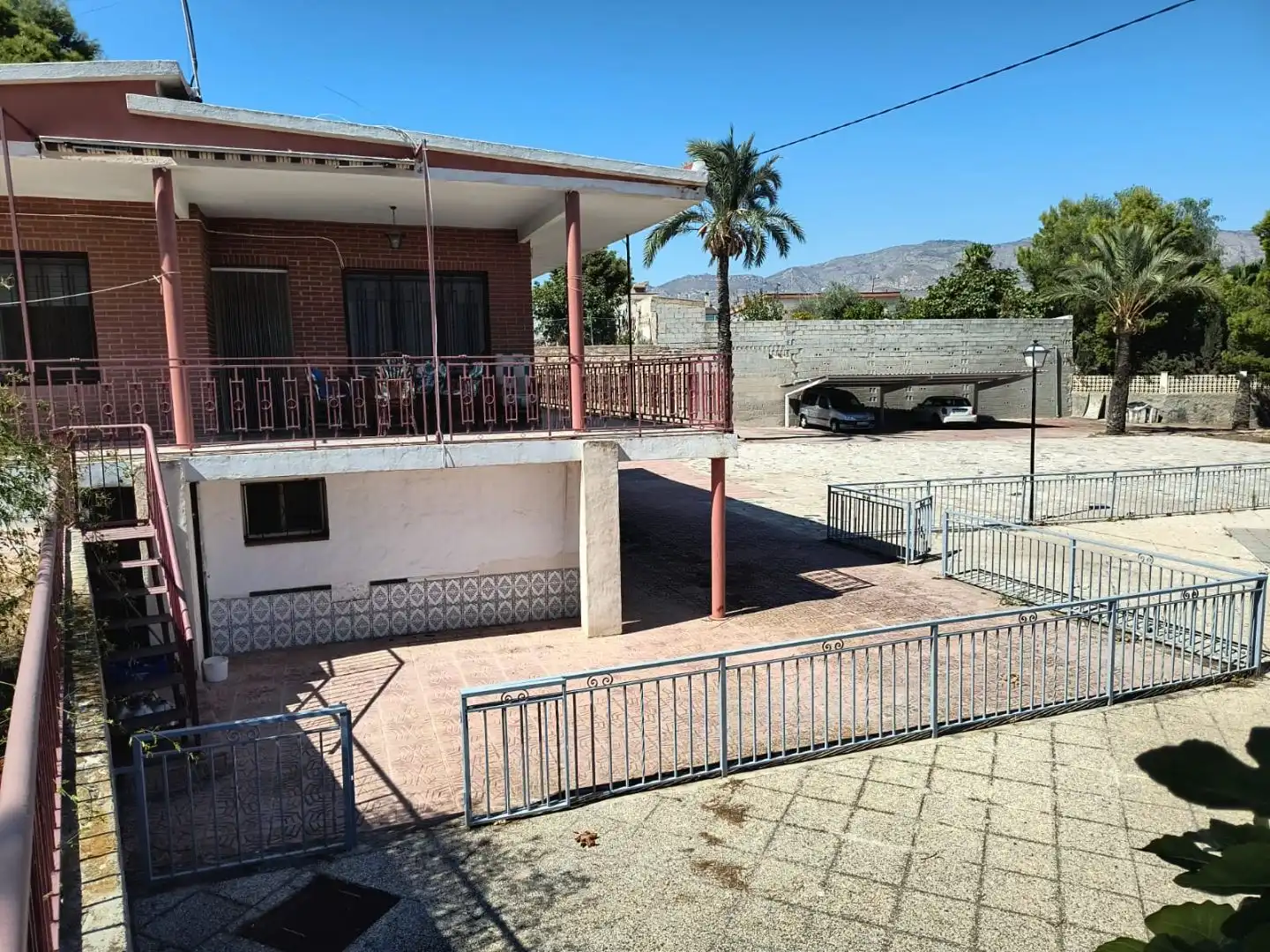 Vista exterior de Casa o xalet en venda en Crevillent amb Aire condicionat, Terrassa i Piscina
