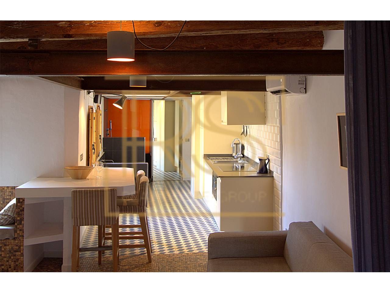 Cuina de Estudi de lloguer en  Barcelona Capital amb Aire condicionat, Parquet i Moblat
