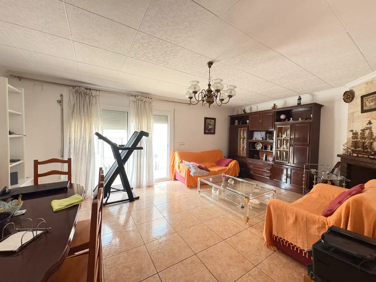 Wohnzimmer von Einfamilien-Reihenhaus zum Verkauf in Roses mit Klimaanlage, Heizung und Terrasse