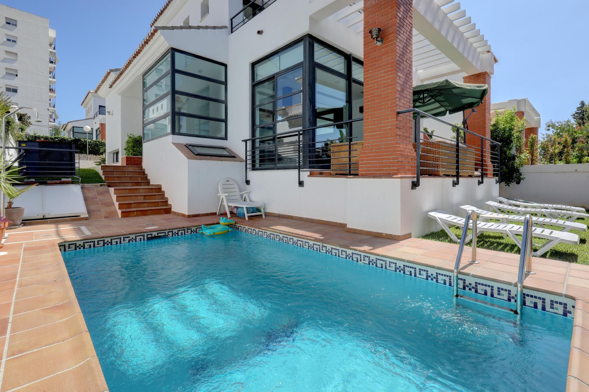 Piscina de Casa o xalet en venda en Benalmádena amb Aire condicionat, Jardí privat i Terrassa