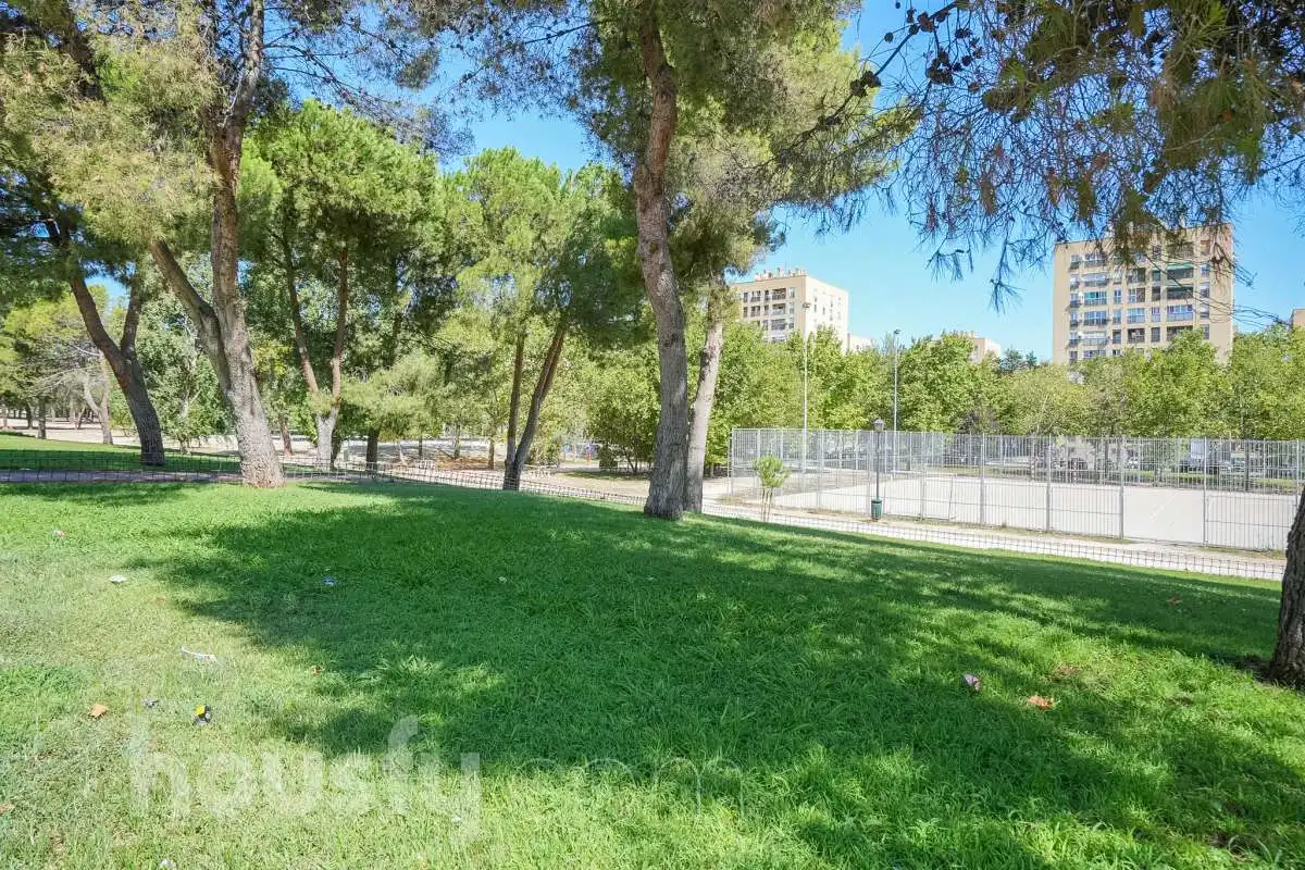 Vista exterior de Local en venta en Madrid con Aire acondicionado