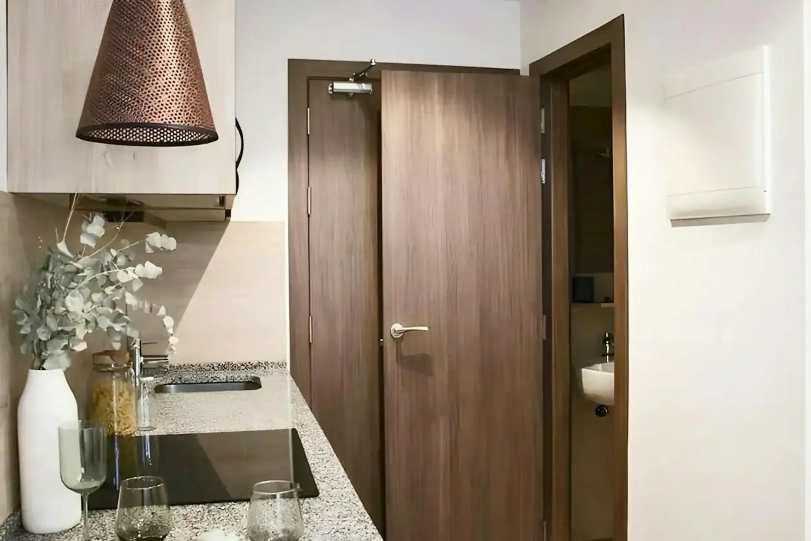 Badezimmer von Wohnung zur Miete in Madrid mit Klimaanlage und Fernseher