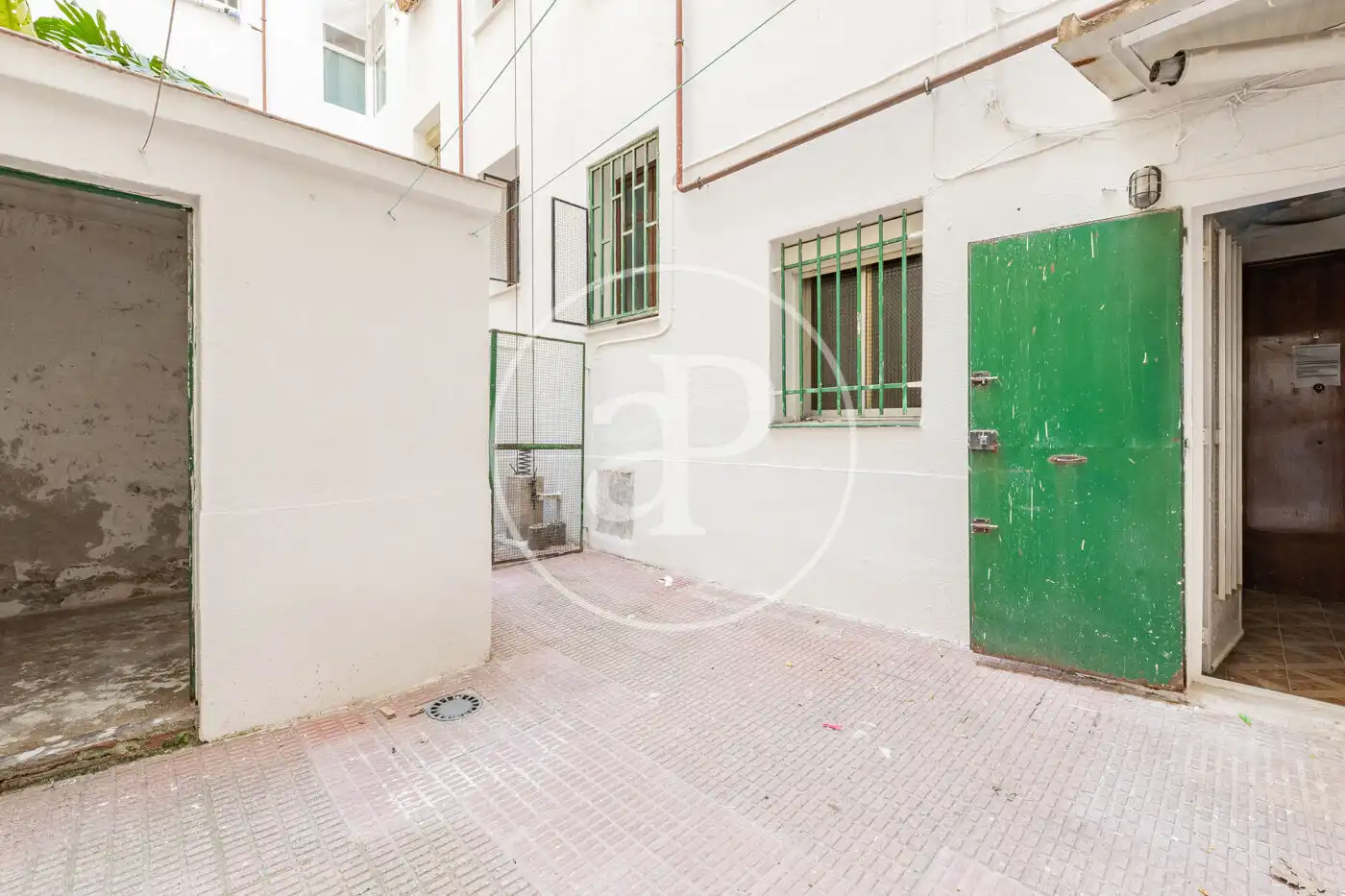 Vista exterior de Piso en venta en Madrid con Calefacción