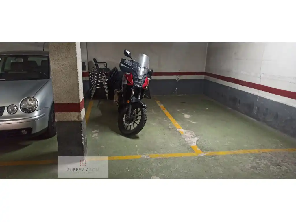 Aparcament en venda a Gràcia