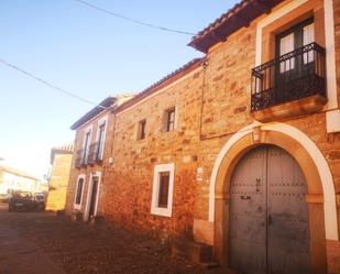 Vista exterior de Casa o xalet en venda en Astorga amb Calefacció, Jardí privat i Balcó