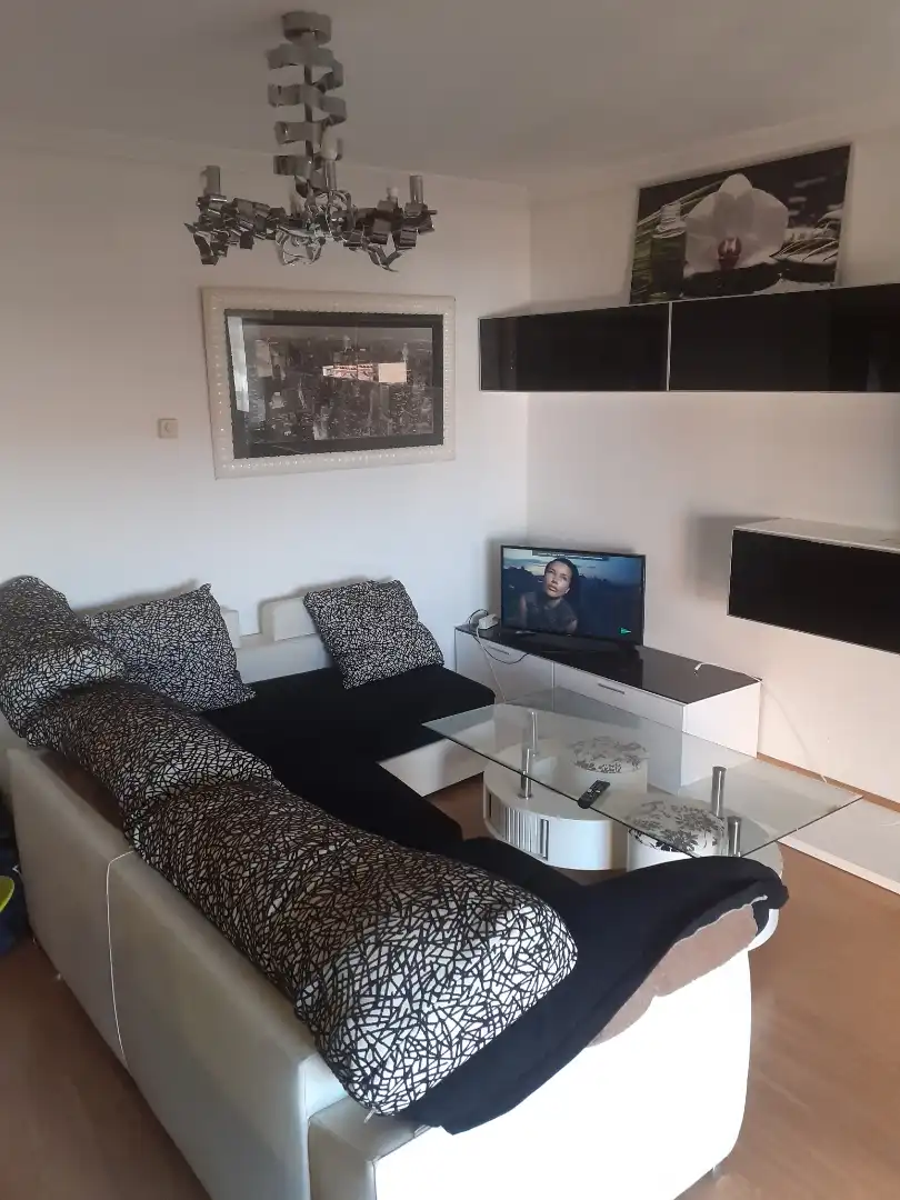 Sala d'estar de Apartament de lloguer en Bargas amb Aire condicionat, Parquet i Moblat