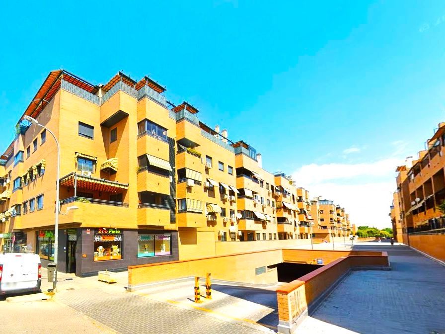 Exterior view of Box room to rent in Pinto  with Alarm