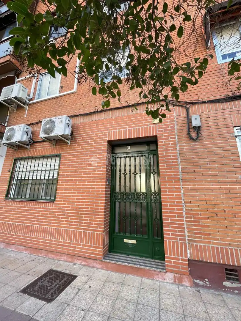 Vista exterior de Piso en venta en Universidad