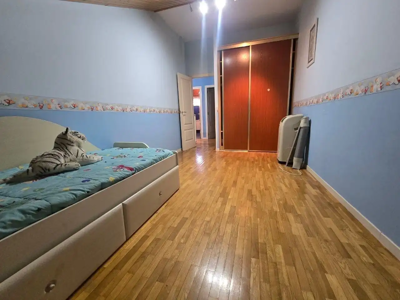 Habitación de Dúplex en venta en Villamediana de Iregua con Calefacción, Terraza y Piscina comunitaria
