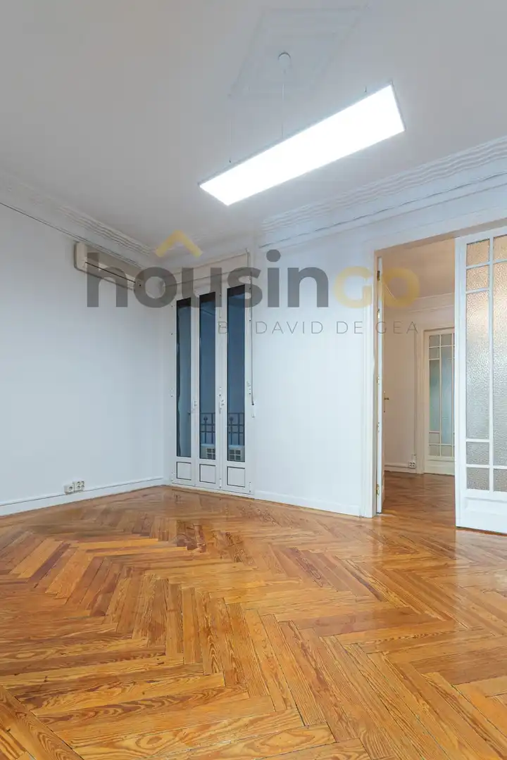 Bedroom of Office for rent in Madrid  with Air Conditioner, Heating and Balcony