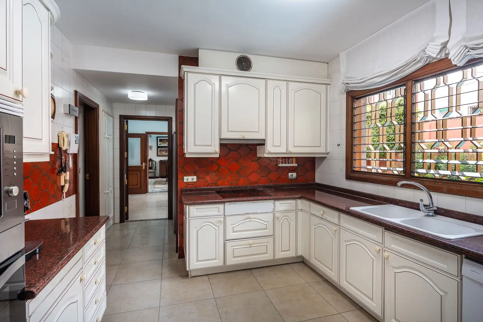 Cuina de Casa o xalet en venda en Las Palmas de Gran Canaria amb Aire condicionat, Jardí privat i Terrassa