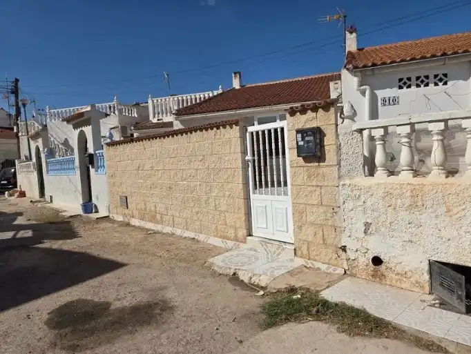 Vista exterior de Piso en venta en Torrevieja