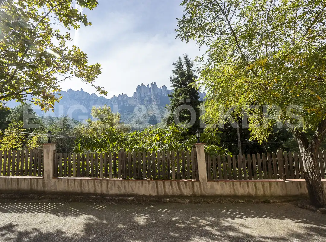 Vista exterior de Casa o xalet en venda en Marganell amb Aire condicionat, Calefacció i Jardí privat