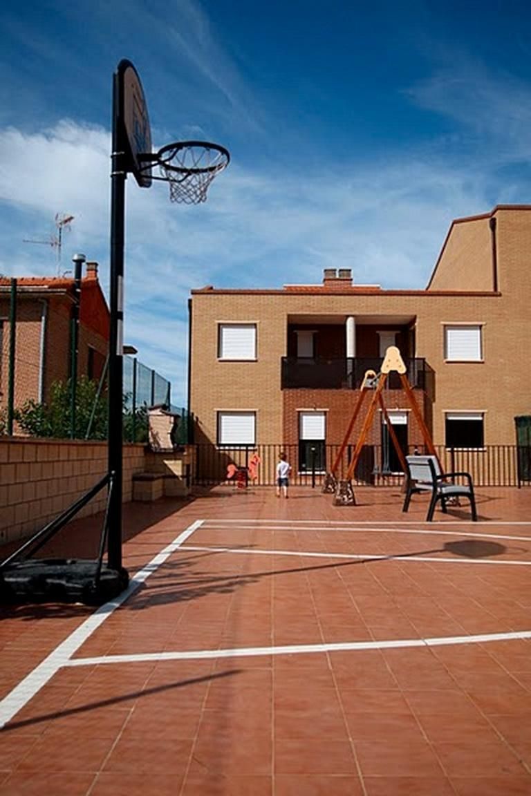 Vista exterior de Casa adosada en venta en Alesanco con Calefacción, Terraza y Trastero