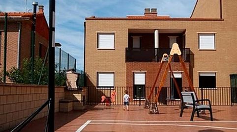 Foto 3 de Casa adosada en venta en Alesanco, La Rioja
