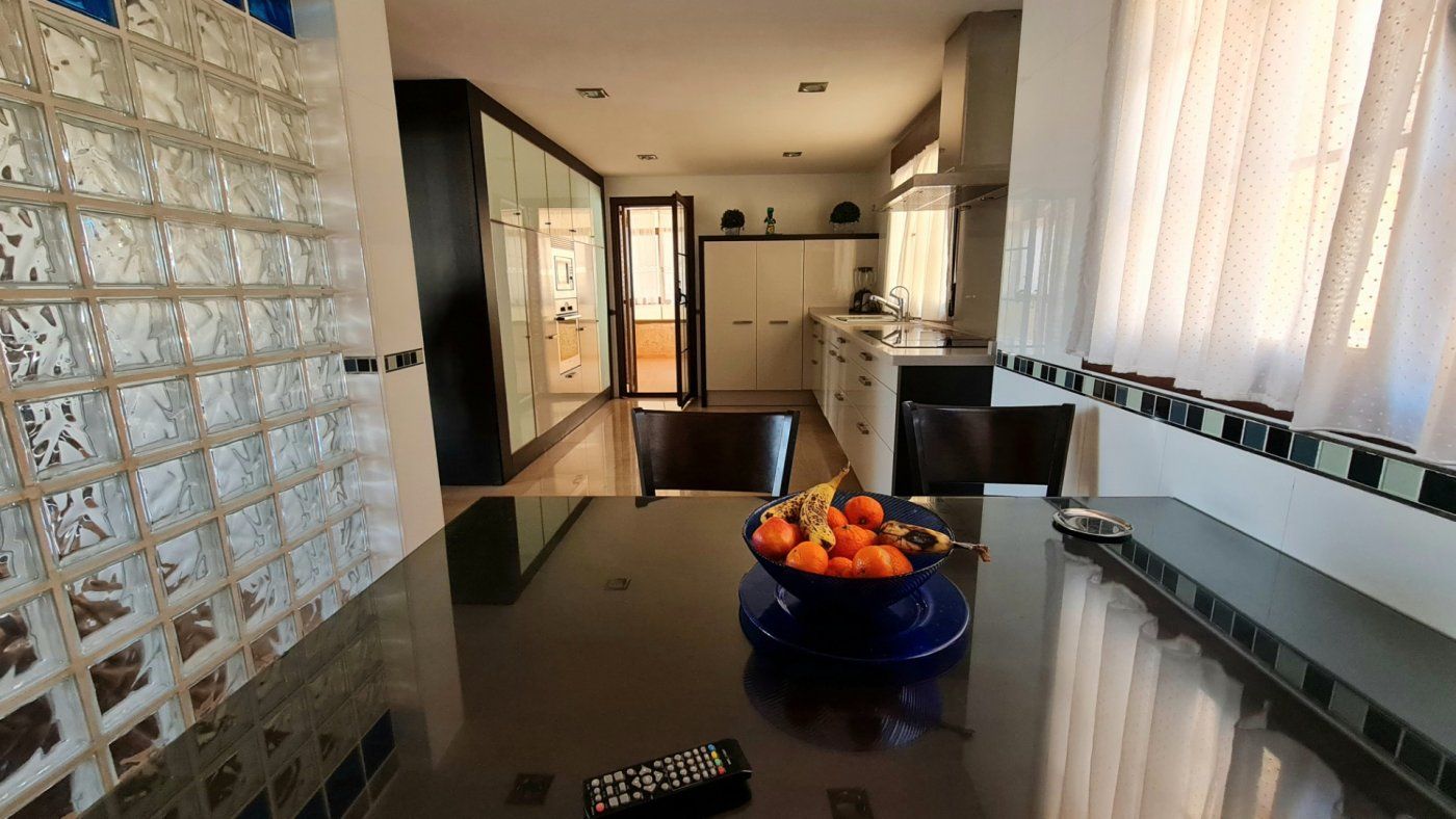 Cocina de Casa o chalet en venta en Roquetas de Mar con Aire acondicionado, Calefacción y Jardín privado