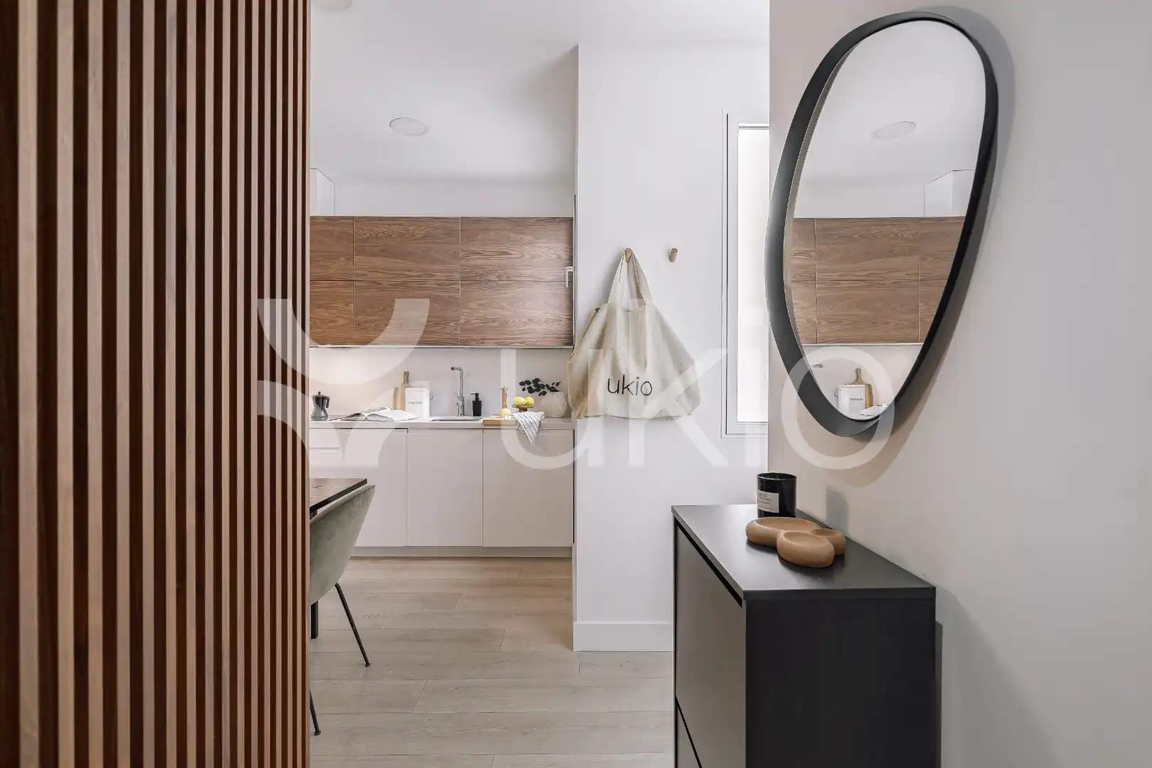 Cuina de Apartament de lloguer en Madrid amb Aire condicionat, Calefacció i Moblat