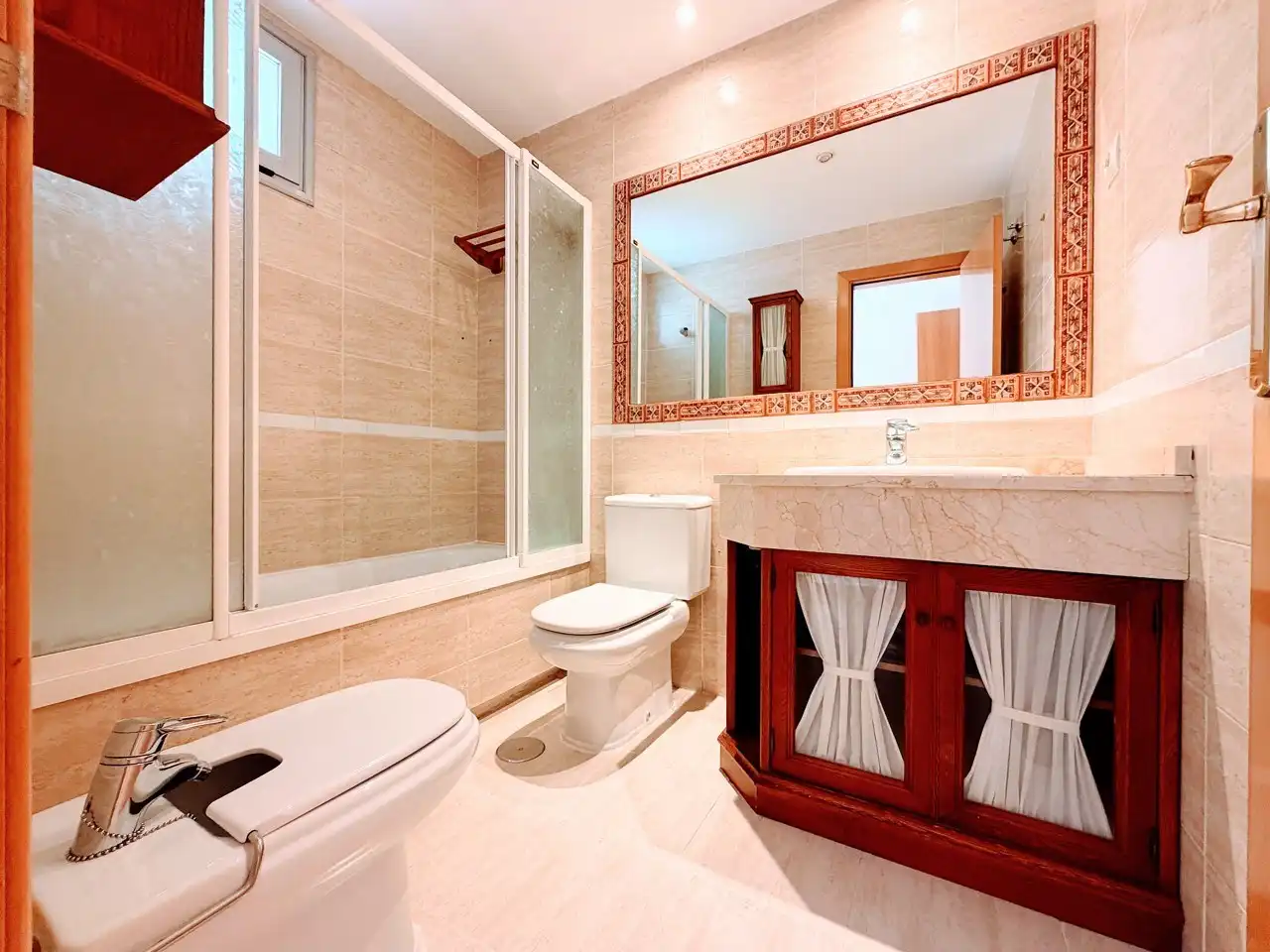 Bathroom of Flat for rent in Boadilla del Monte  with Heating, Parquet flooring and Terrace
