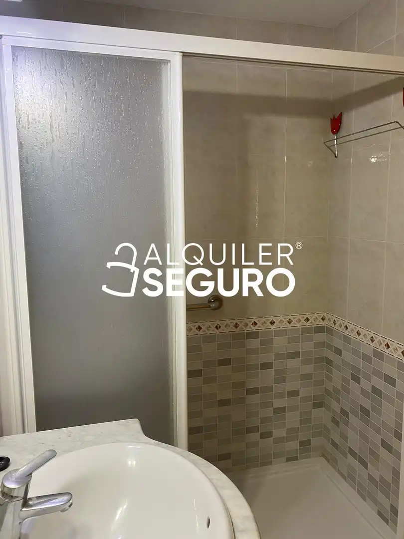 Baño de Piso de alquiler en Murcia con Aire acondicionado, Calefacción y Amueblado