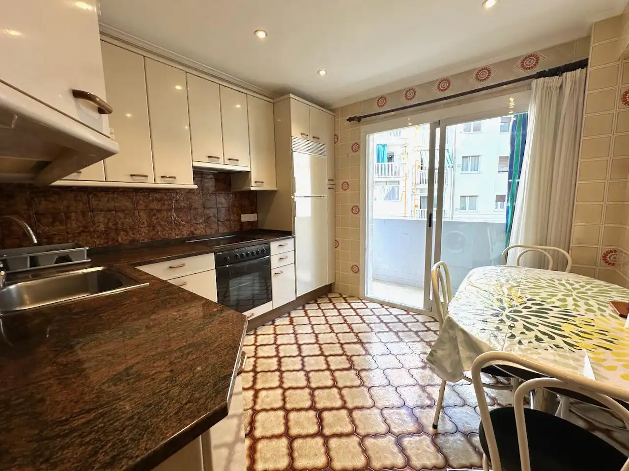 Cocina de Piso de alquiler en Donostia - San Sebastián  con Calefacción y Balcón