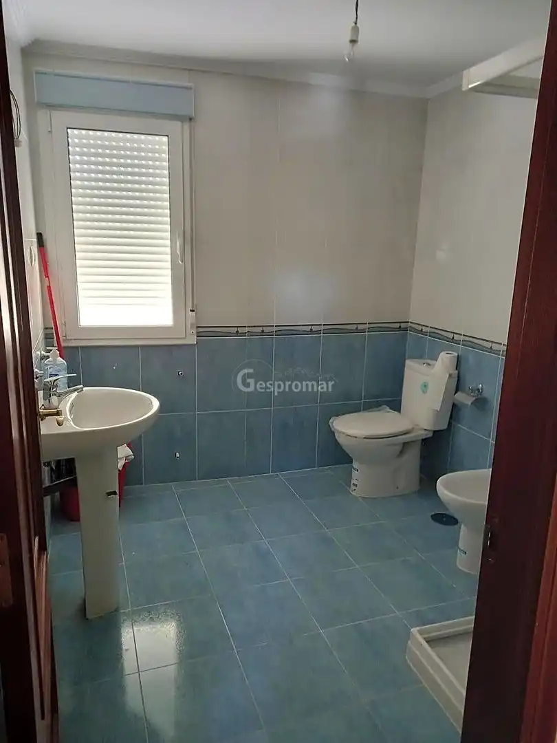 Bathroom of Houses for sale in Castro Caldelas  with Private garden, Parquet flooring and Terrace