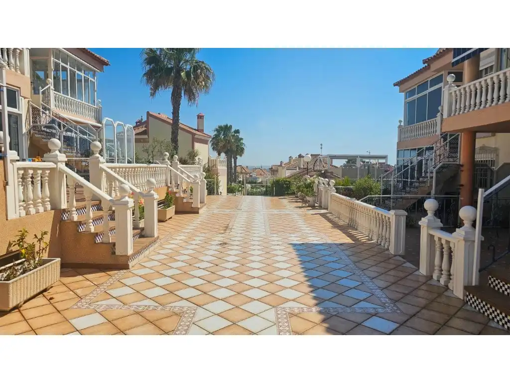 Bungalow with pool for sale in Orihuela Costa, imagen 4