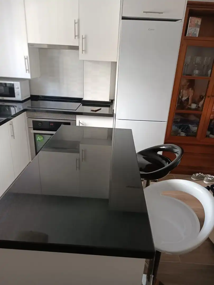Cuina de Apartament de lloguer en Benalmádena amb Aire condicionat, Terrassa i Moblat