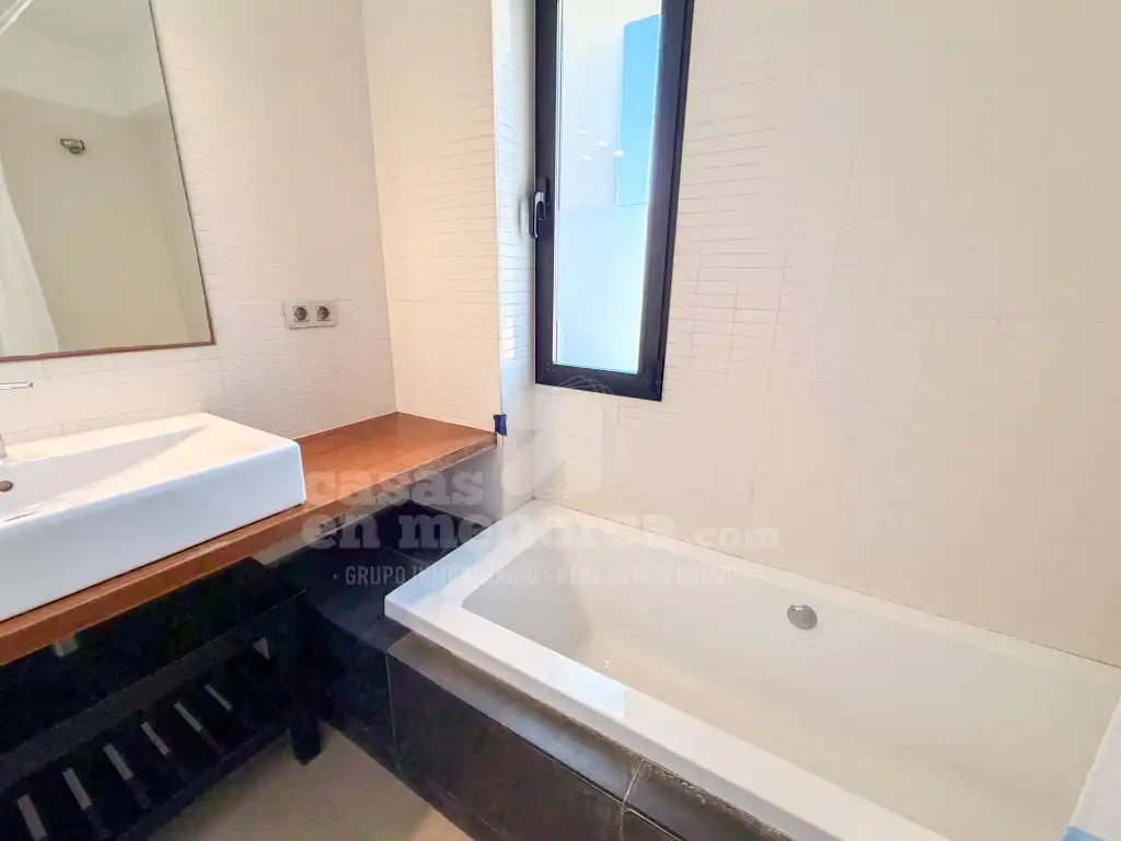 Bany de Casa o xalet en venda en Ciutadella de Menorca amb Aire condicionat, Terrassa i Piscina