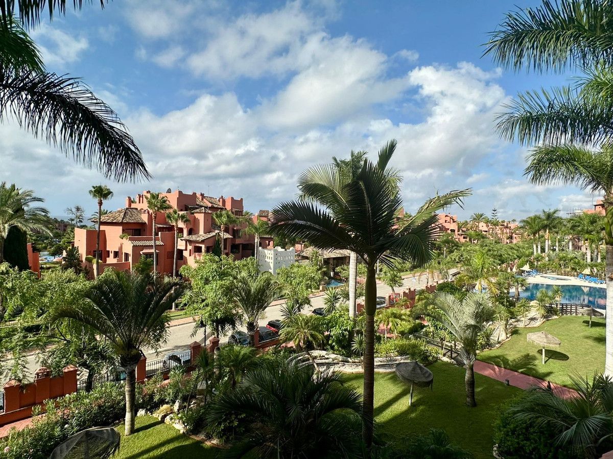 Exterior view of Apartment to rent in Estepona  with Air Conditioner, Terrace and Sauna