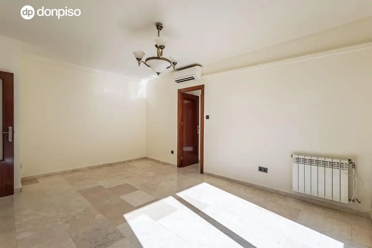 Flat for sale in Granada  with Air Conditioner, Heating and Terrace