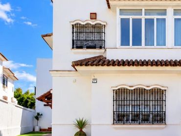 Casa bifamiliare con balcone in vendita a Calle Calle Flamenco