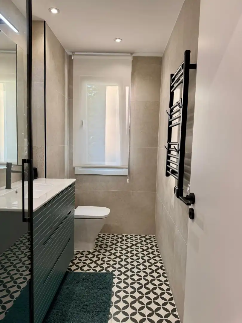 Baño de Piso de alquiler en Santiago de Compostela  con Amueblado