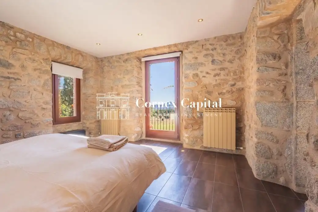 Habitación de Finca rústica en venta en Maçanet de Cabrenys con Calefacción, Jardín privado y Terraza