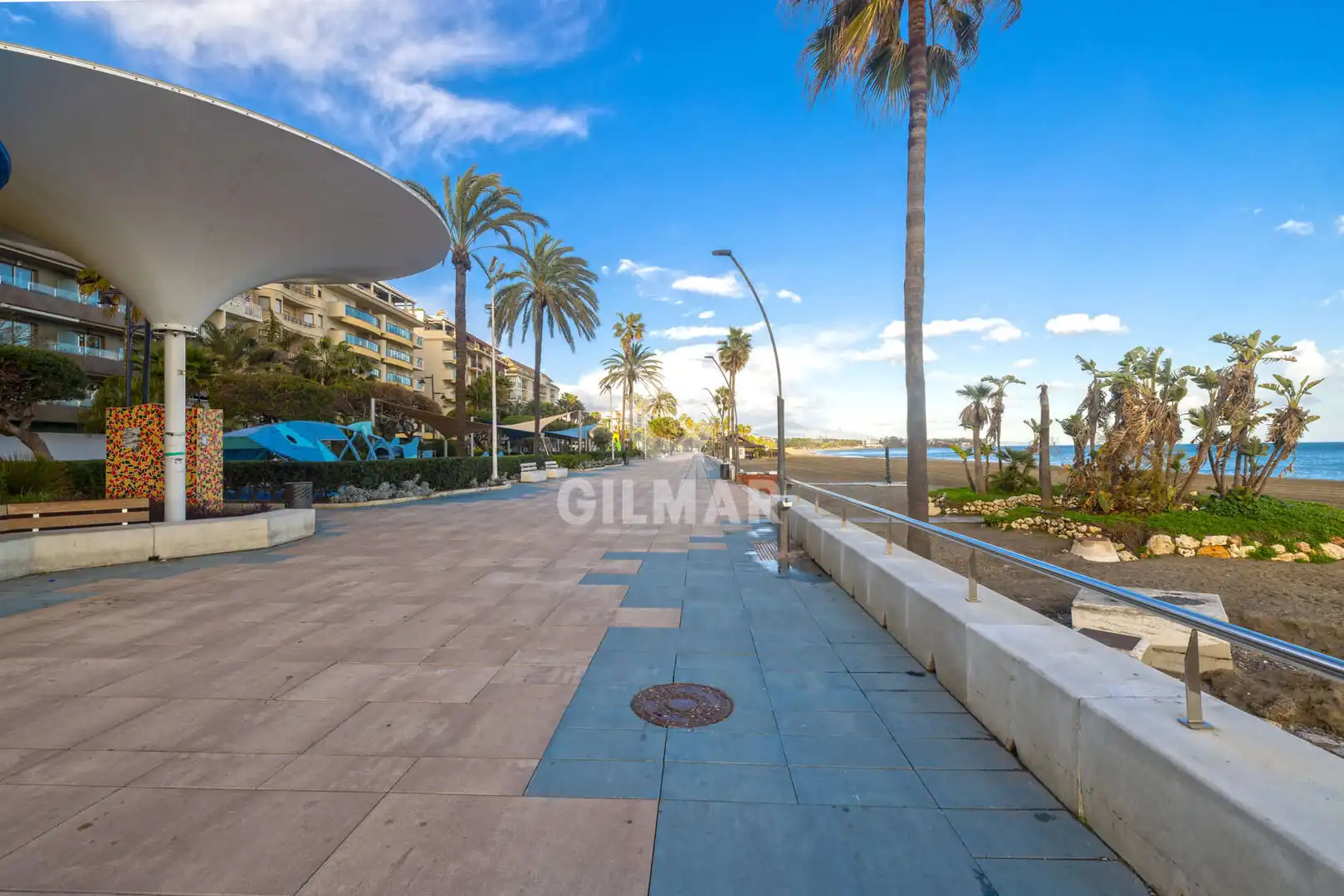 Vista exterior de Apartament en venda en Estepona amb Balcó