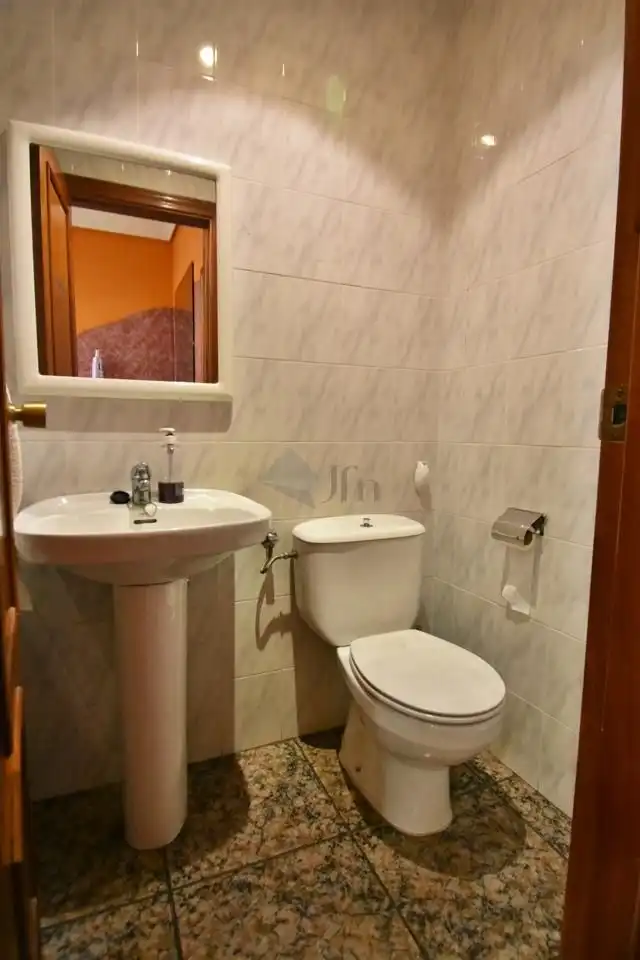 Baño de Local de alquiler en Íscar con Aire acondicionado